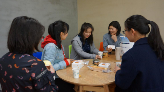 武汉光电国家研究中心举行女教工下午茶活动