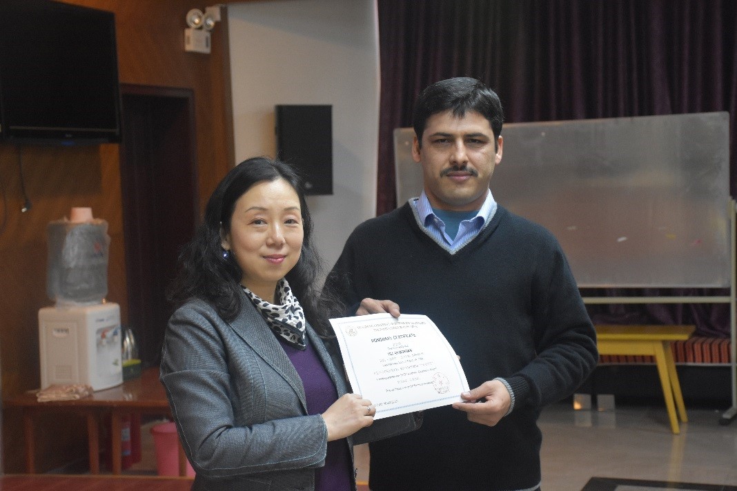 光电学院外国留学生Burhan博士生获国际教育学院“学业优秀奖”