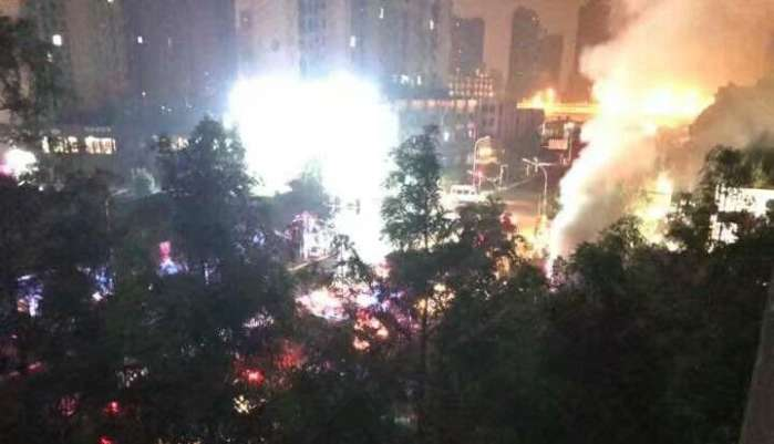 【警钟长鸣】武汉理工大学宿舍旁食堂深夜发生爆炸, 可能为煤气罐爆炸